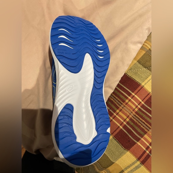 Brand New Kids ASICS Running Shoes - Picture 2 of 3